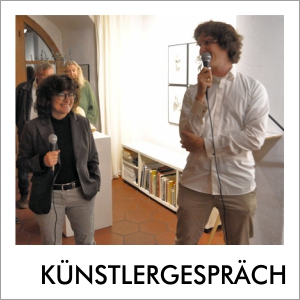 Antonia Kienberger im Gespräch mit Koloman Wagner im artspace der Galerie Erdel Regensburg (Foto: Wolfgang Ruhl)